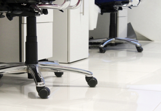 業務を止めないオフィス移設事例：A税理士法人様の床工事に伴う一時退避