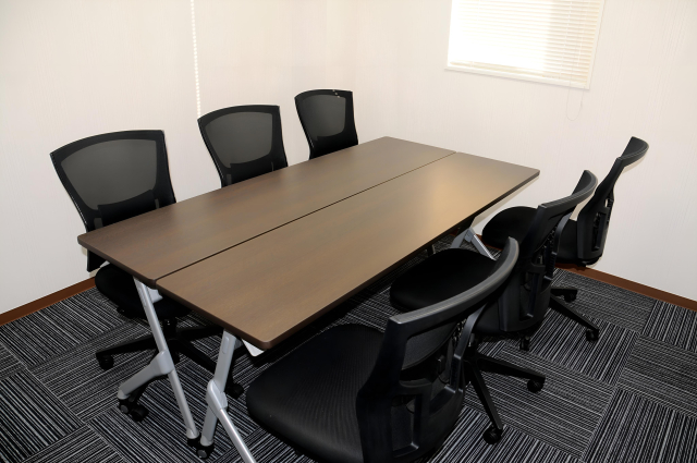 向かいの建物へスムーズに移転：株式会社F様のオフィス機能移設事例